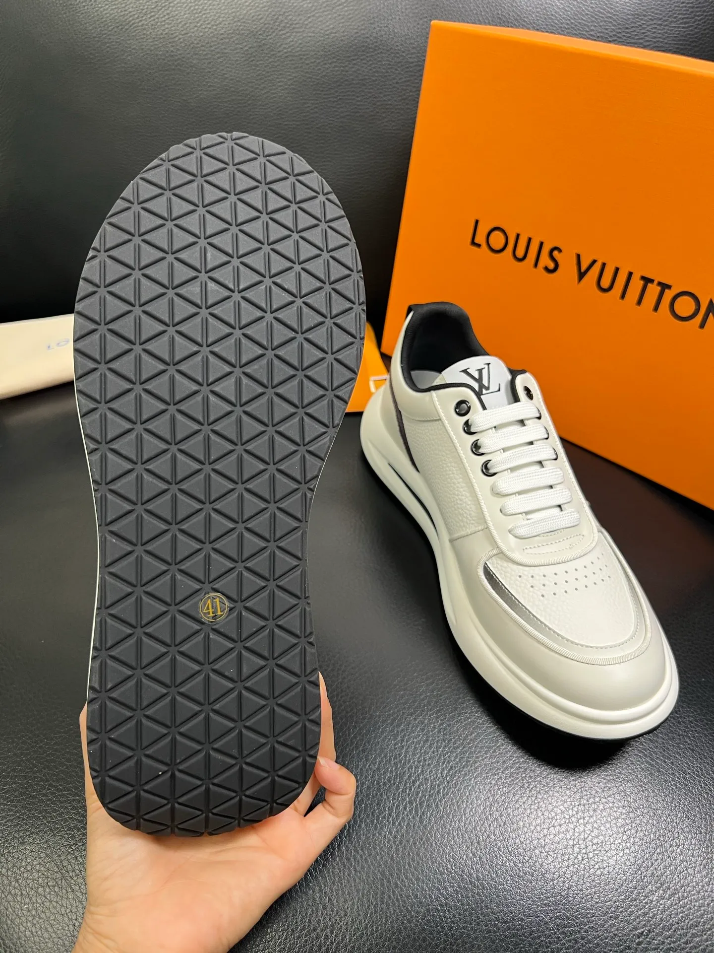 Men's shoes💰800 Lv 🔍Top purchasing agent🇮🇹 Louis Vuitton, the sports sneaker counter is synchronized, the uppers are imported from Italy, high-quality splicing colorful and complex crafts, the imported mesh padding is soft and comfortable, soles: original soles specially provided by the original factory, T men's men's shoes 💰U exclusive movable molded soles are super comfortable, original factory and single goods, 🔍🔍high quality, you can enter and exit the counter at will, welcome to compare, code number 38-44 (customized 45) 85871